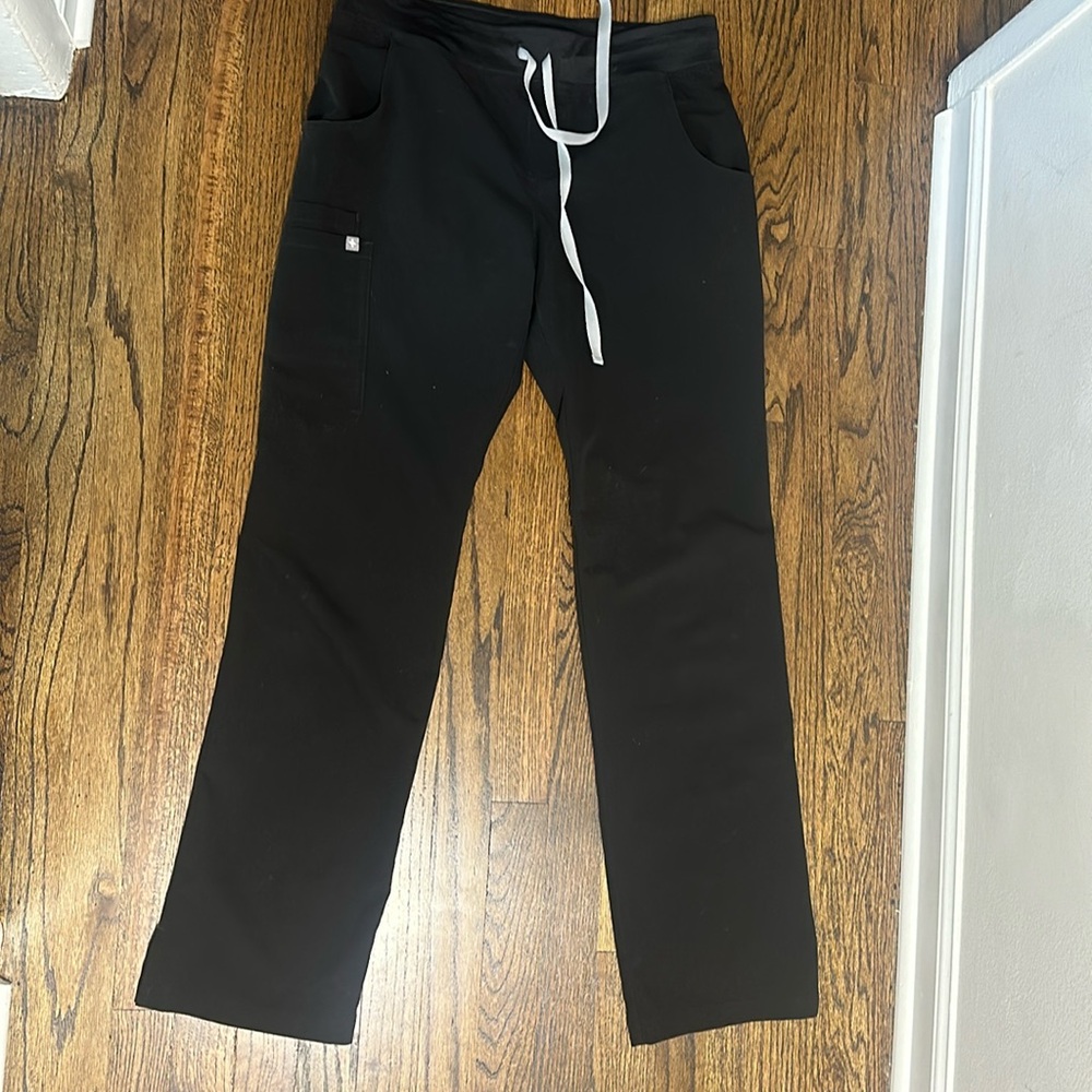 Small tall FIGS black Kade cargo scrub pants